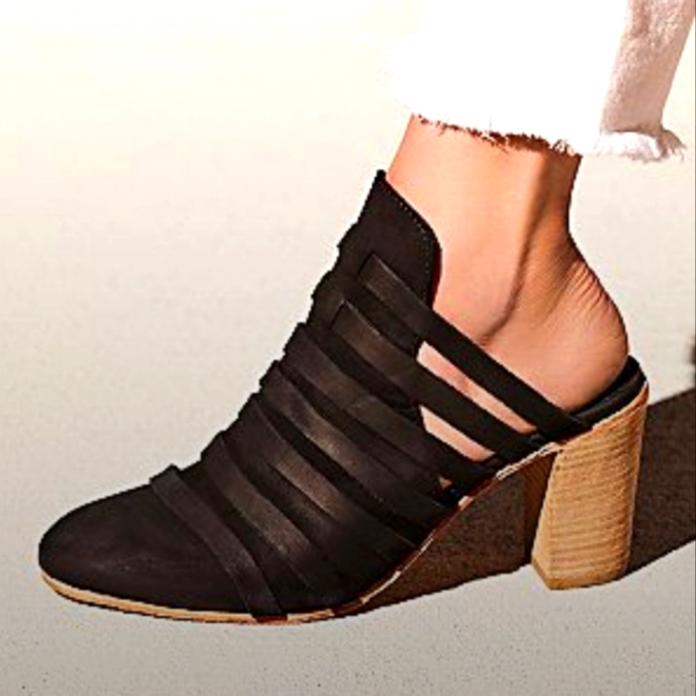 🌟🌟Free People Black Leather Open Toe Shoes. Size. 39

#freepeople
